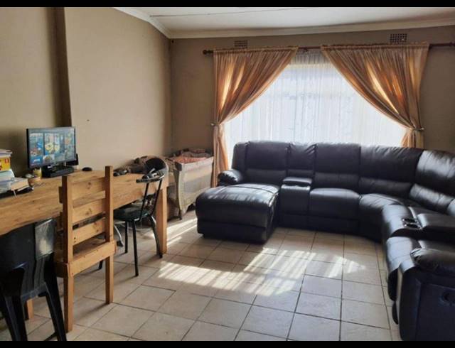 3 BEDROOM HOUSE RENTED IN MINNEBRON